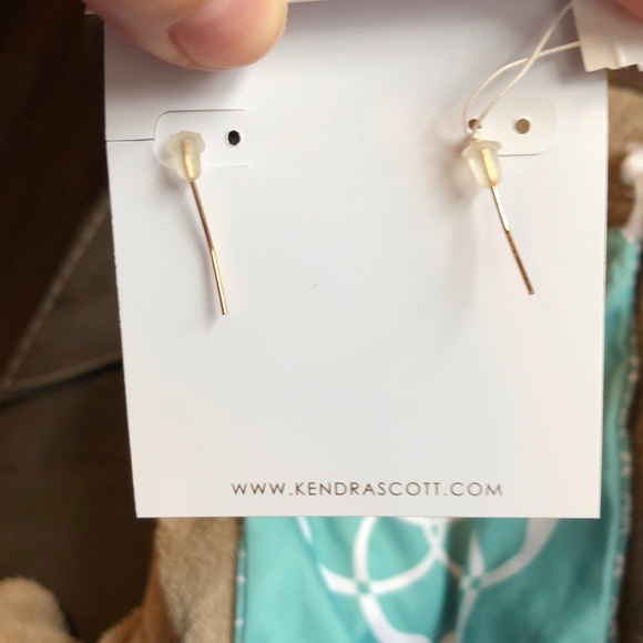 🎉NWB Kendra Scott Danay Drusy earrings, Rose Gold - Picture 2 of 2